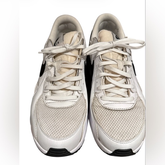 women's Nike Air Max Excee sneakers in a white and black colorway 8.5 - Picture 2 of 6
